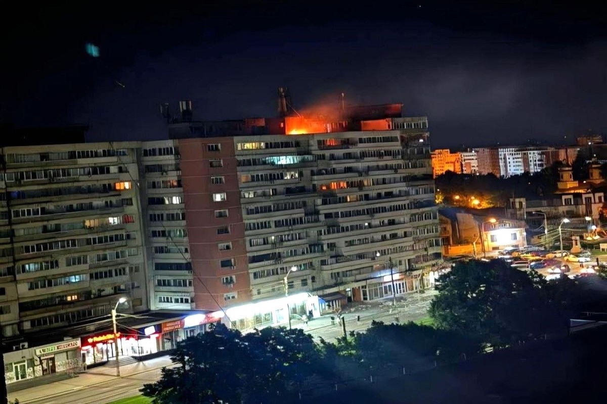 Rusiya Ruminyada yaşayış binasını vurdu - Yaralılar var