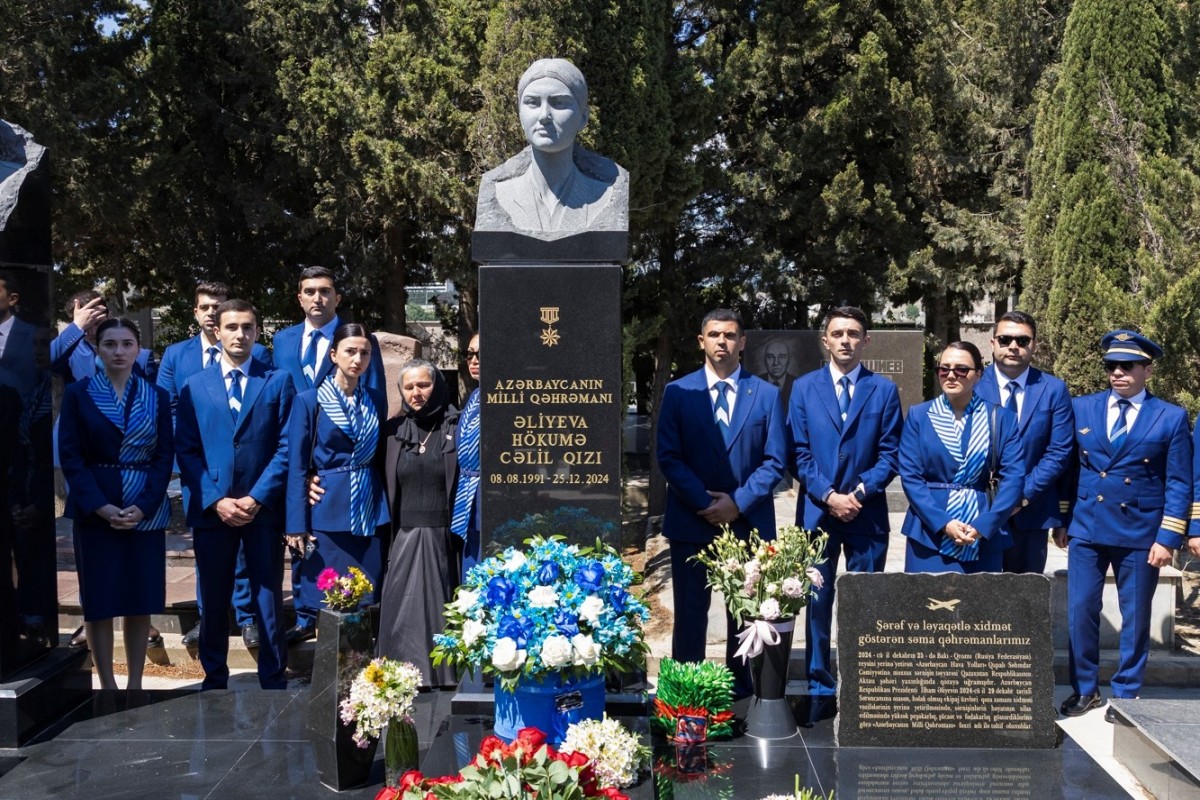 AZAL heyəti Milli Qəhrəman Hökumə Əliyevanın məzarında&nbsp;- FOTOLAR