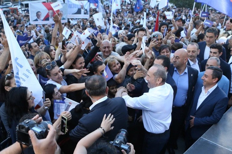 Ermənistanda seçici rüşvəti qalmaqalı: yeni saxlanılanlar var