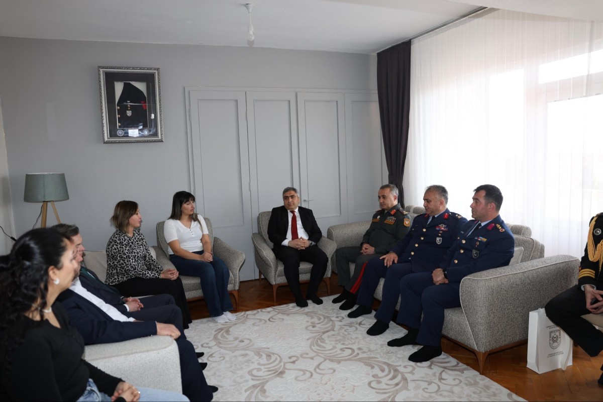 Zabitlərimiz təyyarə qəzasında şəhid olan türkiyəli hərbçilərin ailəsini ziyarət edib