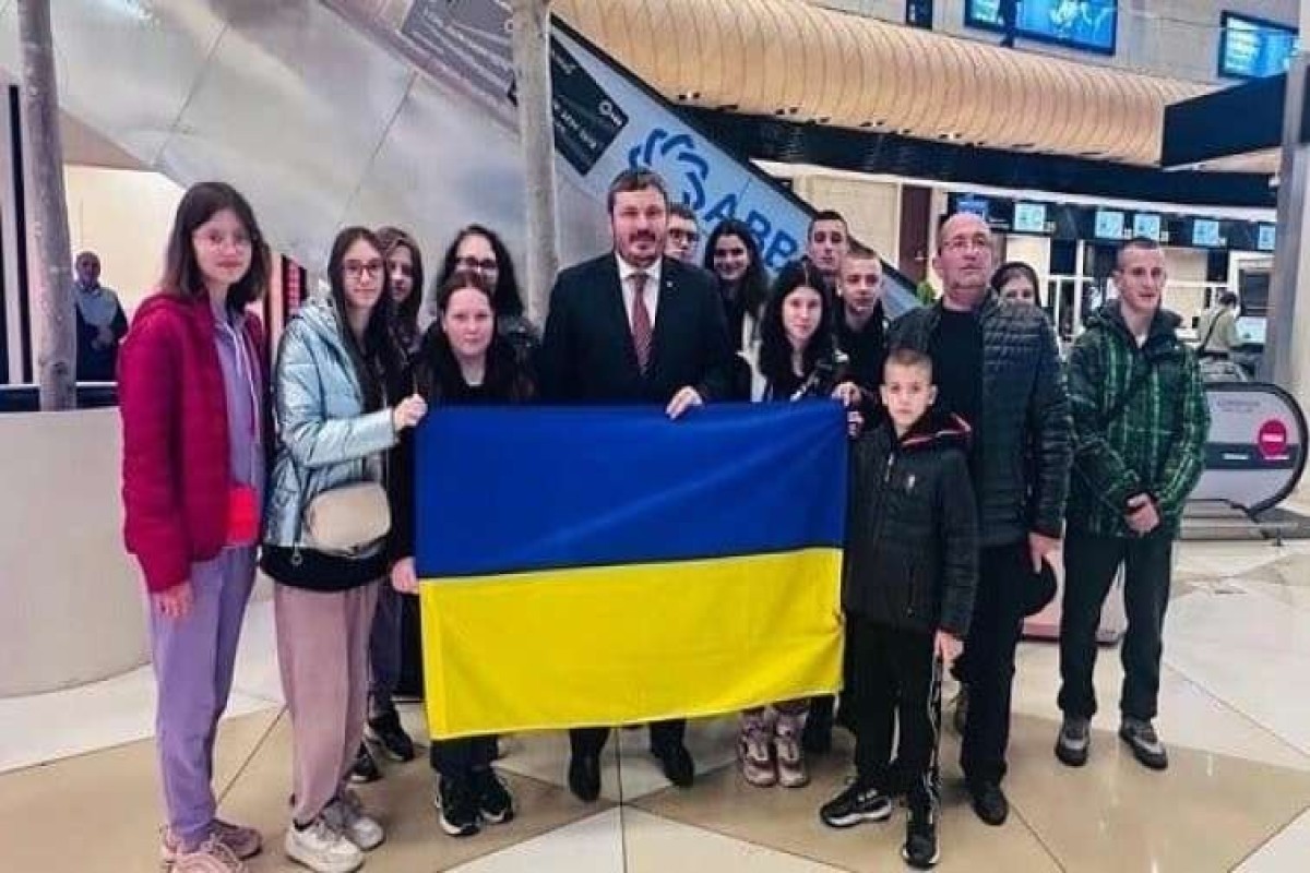 Daha 30 ukraynalı uşaq Azərbaycana gətirildi