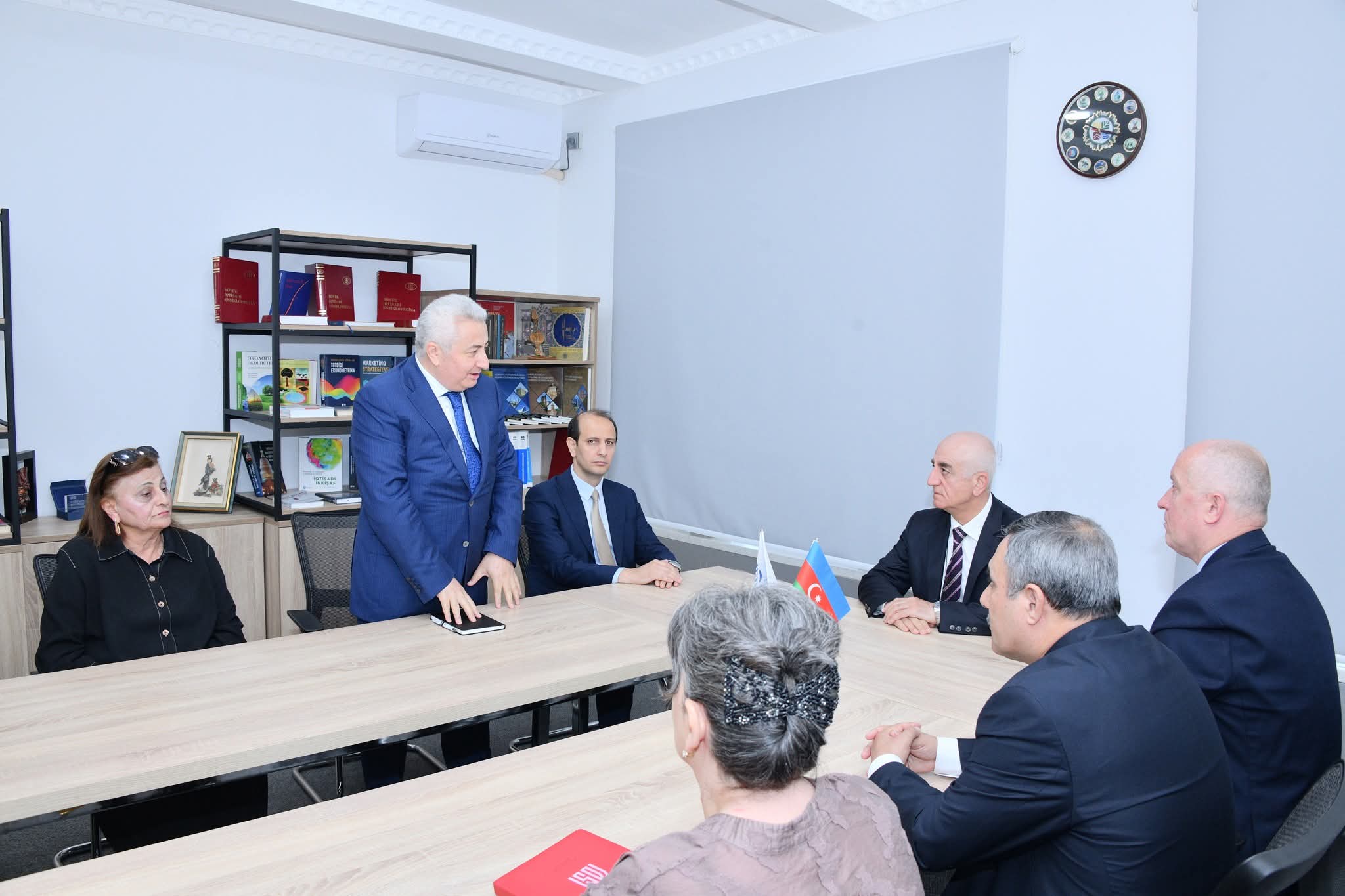 Yeni rektor özünə müşavir təyin etdi - FOTO