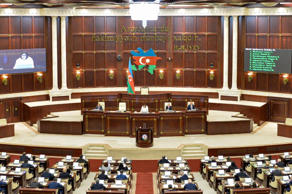 Oğluma kişi ilə də evlənə biləcəyini deyib&nbsp;&ndash; Milli Məclisdə şok iddia