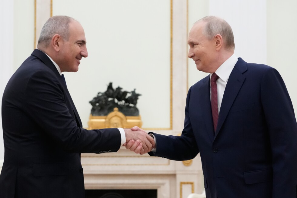 Putin Paşinyanı niyə təbrik etmir?