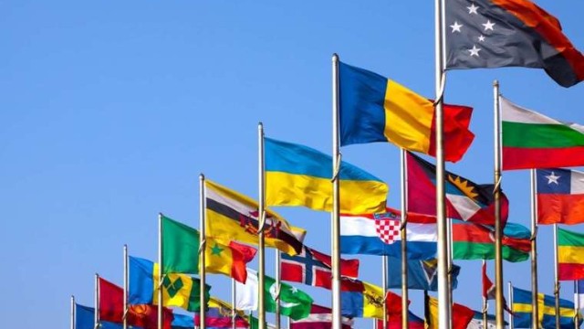 Xarici dövlətlər Azərbaycana borcunu qaytardı
