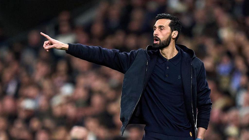 &ldquo;Real Madrid&rdquo;də baş məşqçisi ilə yolları ayırdı