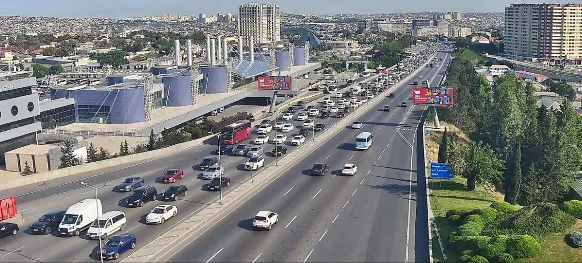 13 istiqamətdə tıxac VAR