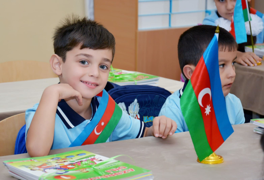 Azərbaycanda hər 6 nəfərdən biri məktəblidir - Yeni statistika