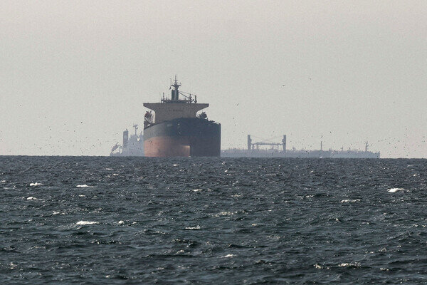 Oman sahillərində tanker zədələndi