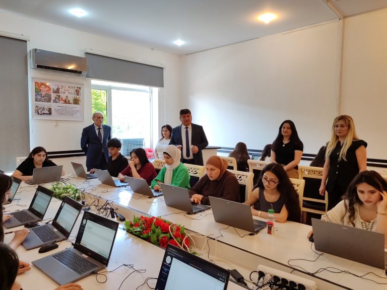 Valideynlər və media GDU-dakı imtahan prosesini izlədilər