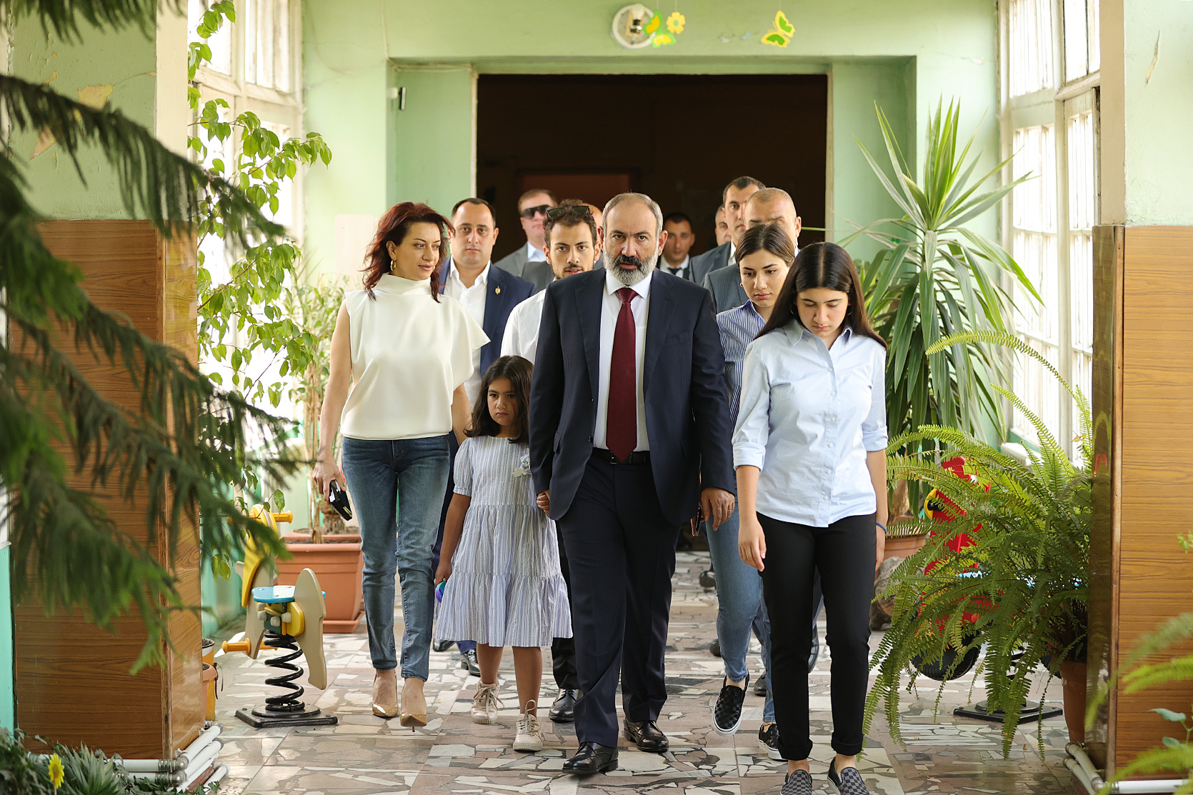 Paşinyan rəsmi sənəddə evli olduğunu bildirib
