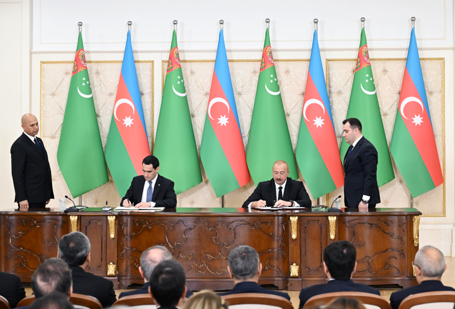 Prezidentlər arasında sənədlərin mübadiləsi oldu&nbsp;- FOTO
