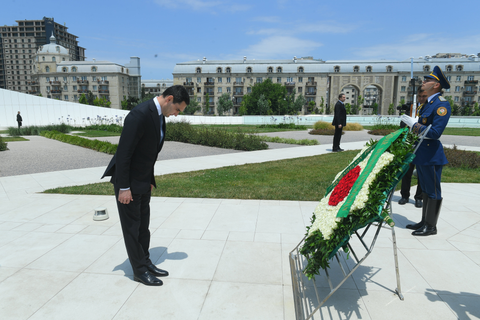 Türkmənistan Prezidenti Zəfər parkını ziyarət etdi