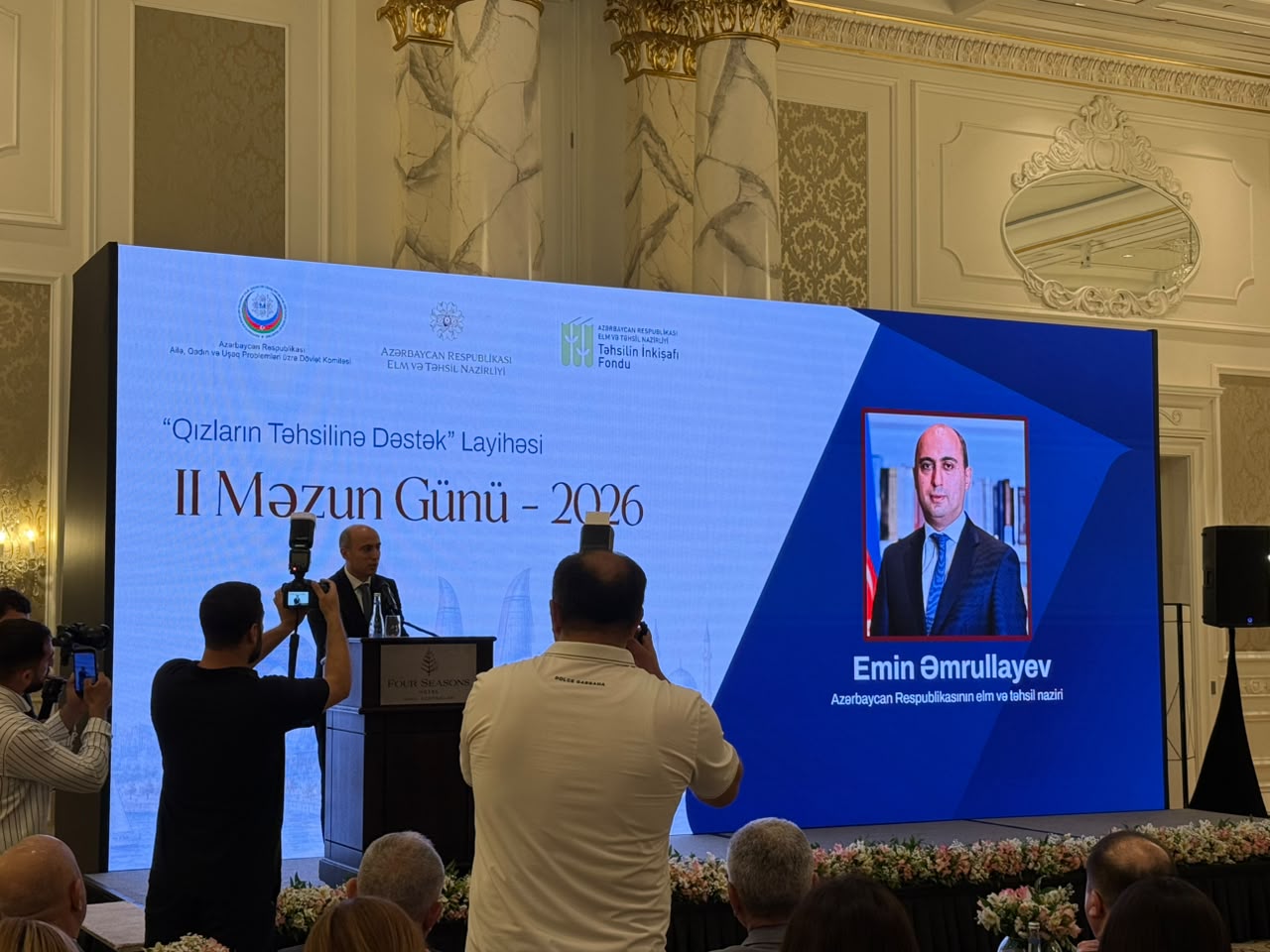 Bəzi yaşlarda qızların təhsildən uzaqlaşma riski&nbsp;artır - Nazir açıqladı