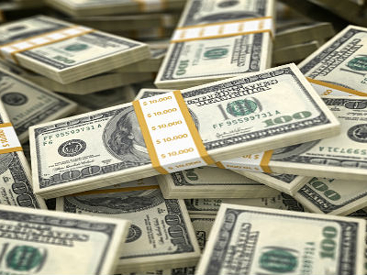 Dollar möhkəmlənir, qiymətli metallar ucuzlaşır