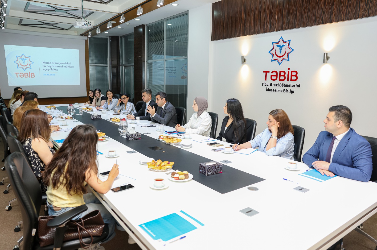 TƏBİB-də jurnalistlərlə görüş keçirildi - FOTOLAR