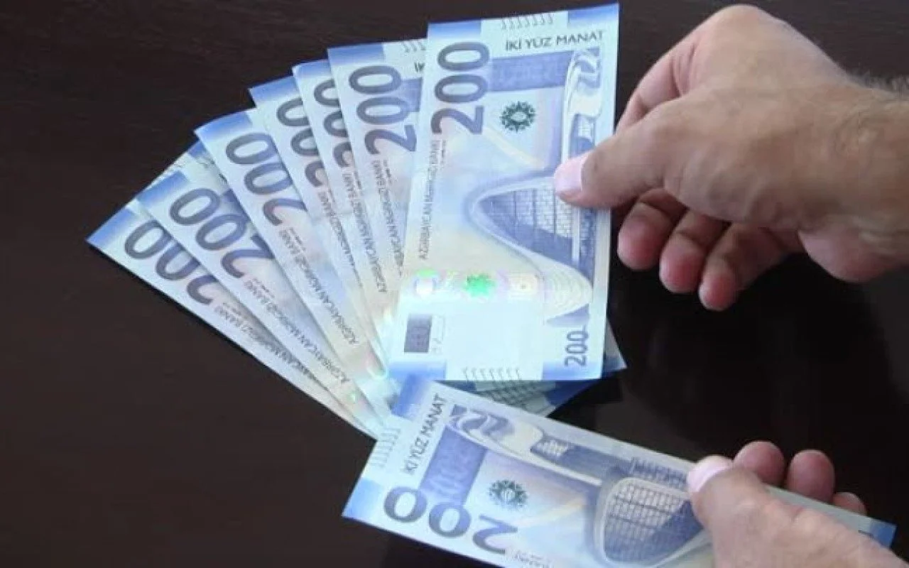 Əmanətçilərin depozit gəlirləri 600 milyon manatı ötüb
