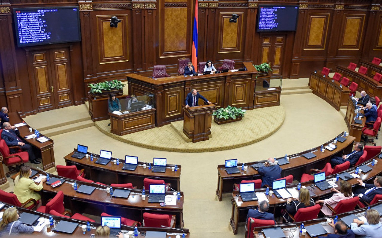 Ermənistanda parlament sədrinin müavini postuna 5 namizəd - ADLAR