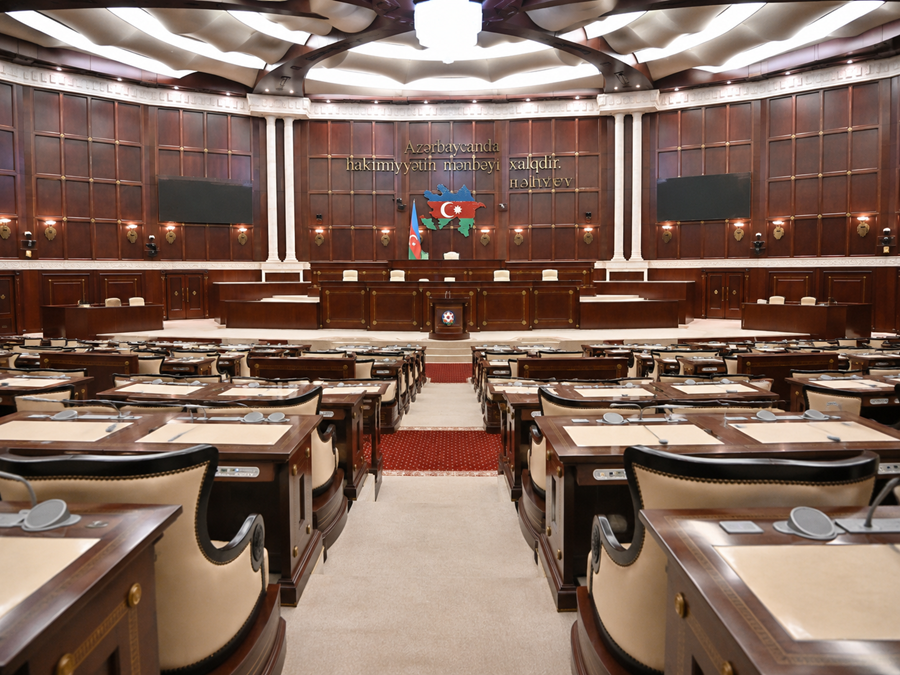 İclaslara gəlməyən deputatlarla bağlı AÇIQLAMA
