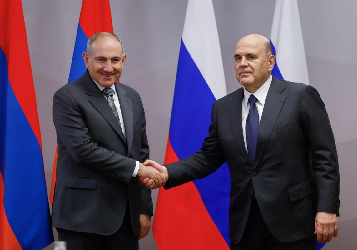 Paşinyan Moskvaya zəng etdi
