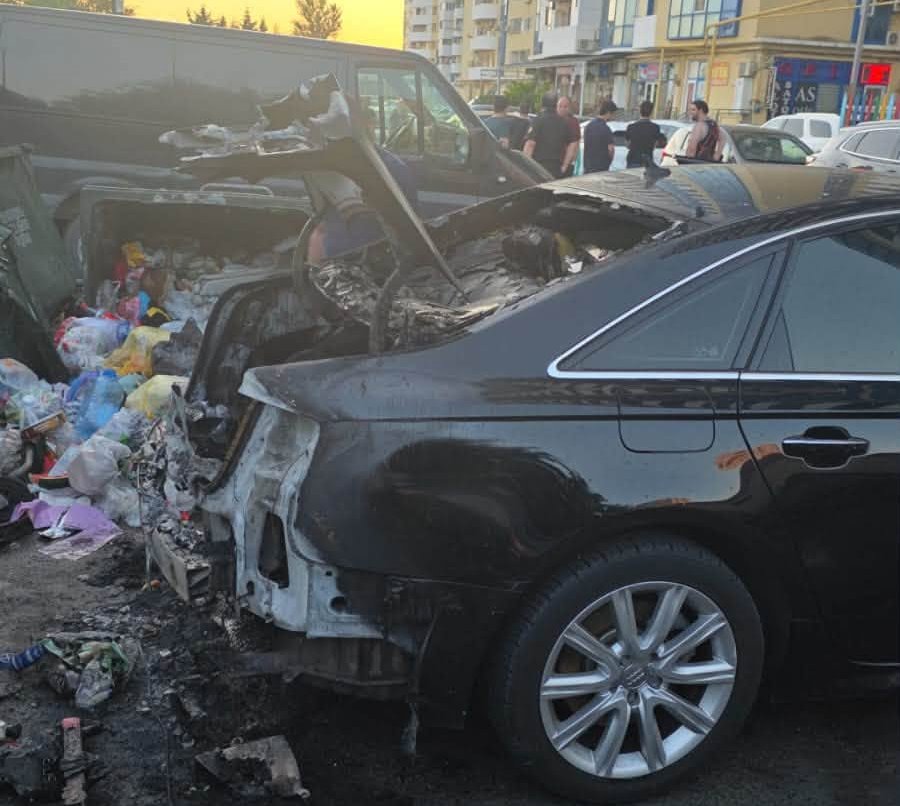 Bakıda bahalı maşınlar yandı - FOTOLAR