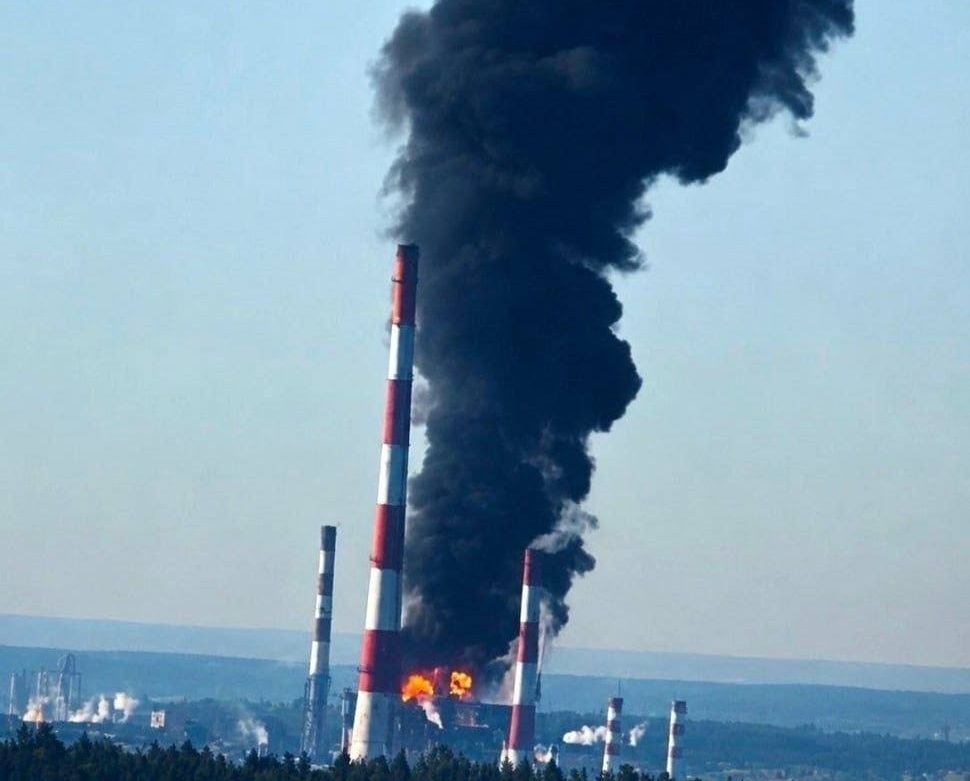Ukrayna azərbaycanlı iş adamının zavodunu vurdu - FOTO