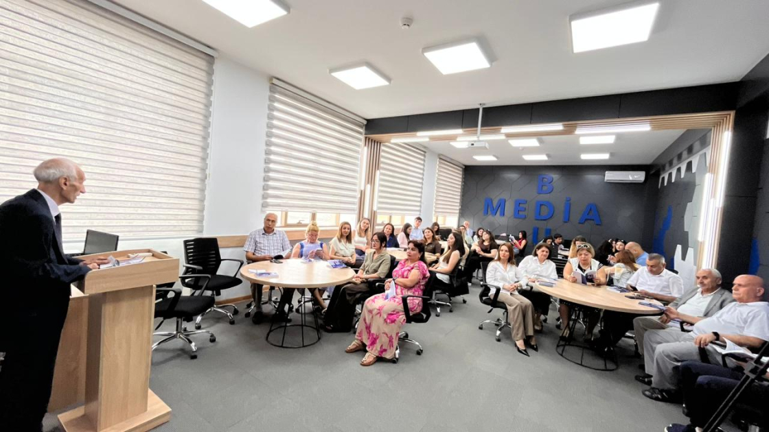 BDU-da uşaqların sosial mediada təhlükəsizliyi ilə bağlı yeni qaydalar müzakirəyə çıxarılıb
