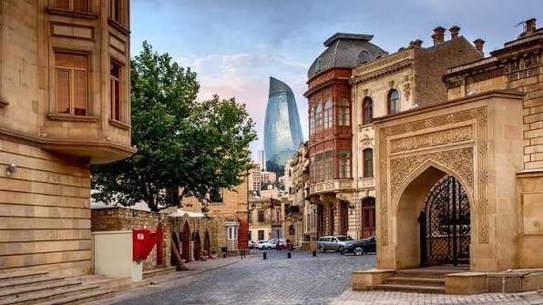 İçərişəhərdə abidələrin köçürülməsi və korlanması qadağan edildi