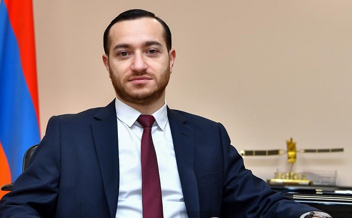 Nazir istefa verdi