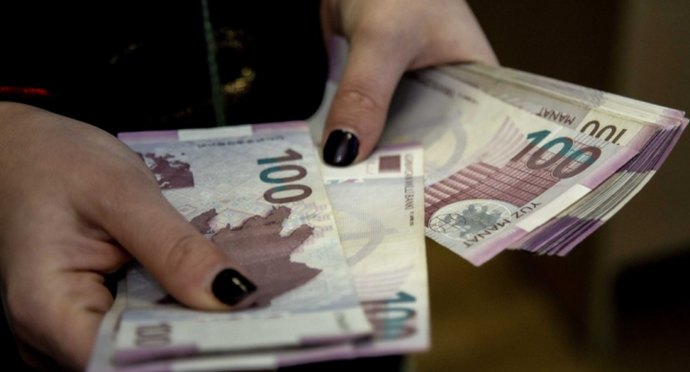 Ölkədə orta aylıq maaş 1175 manatdır