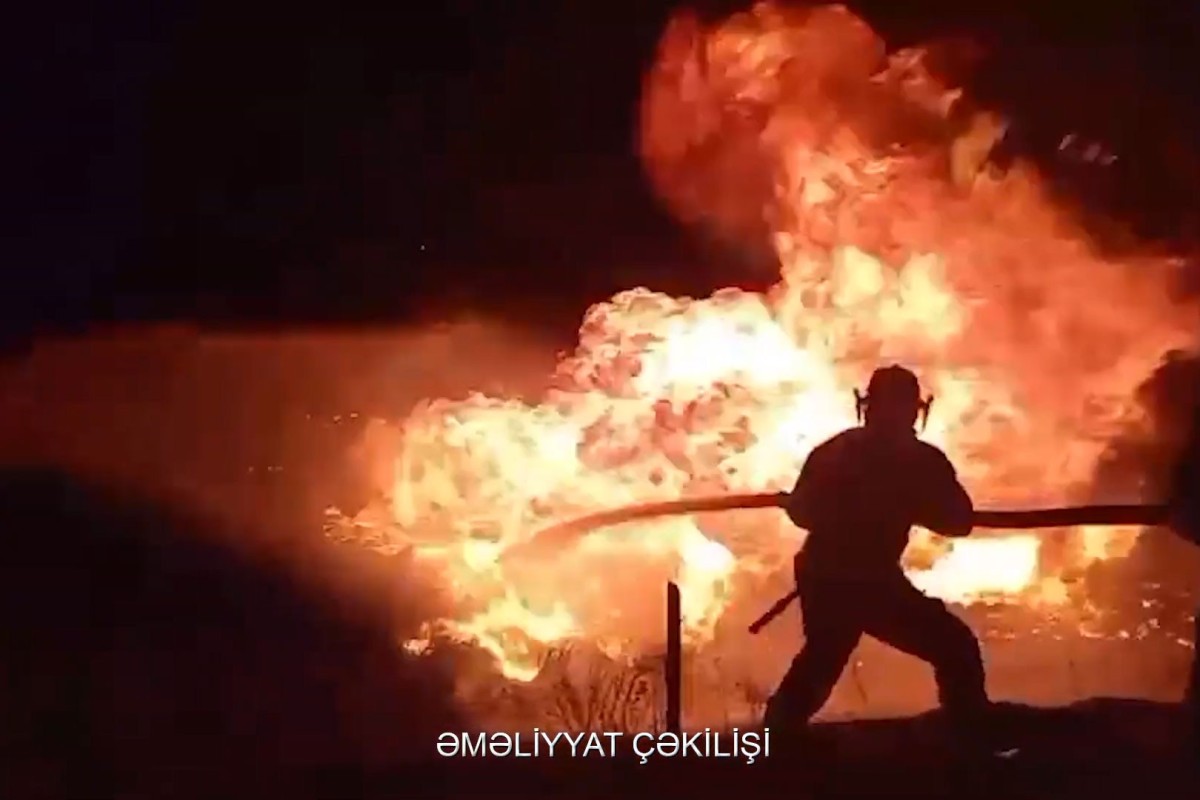 Bakı-Quba yolunda təhlükəli qəza: Yanacaqdaşıyan maşın yandı