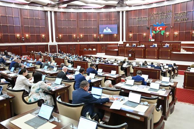 &ldquo;Kraudfandinq&rdquo; sözünə etiraz edildi - parlamentdə&nbsp;debat