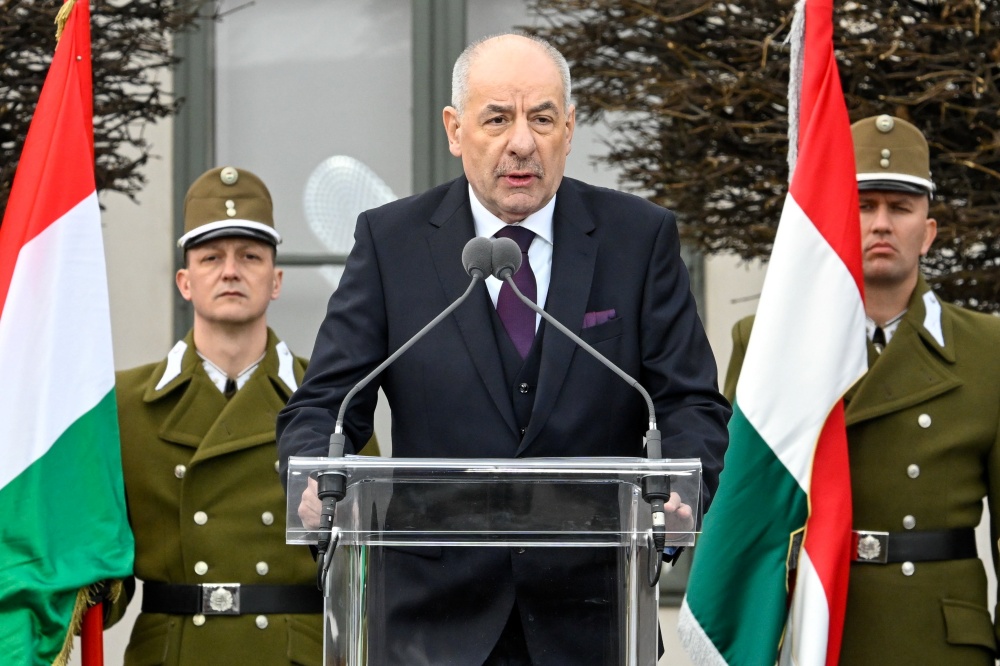 Macarıstan Prezidenti vəzifəsindən uzaqlaşdırılsın - PARLAMENT TƏSDİQLƏDİ