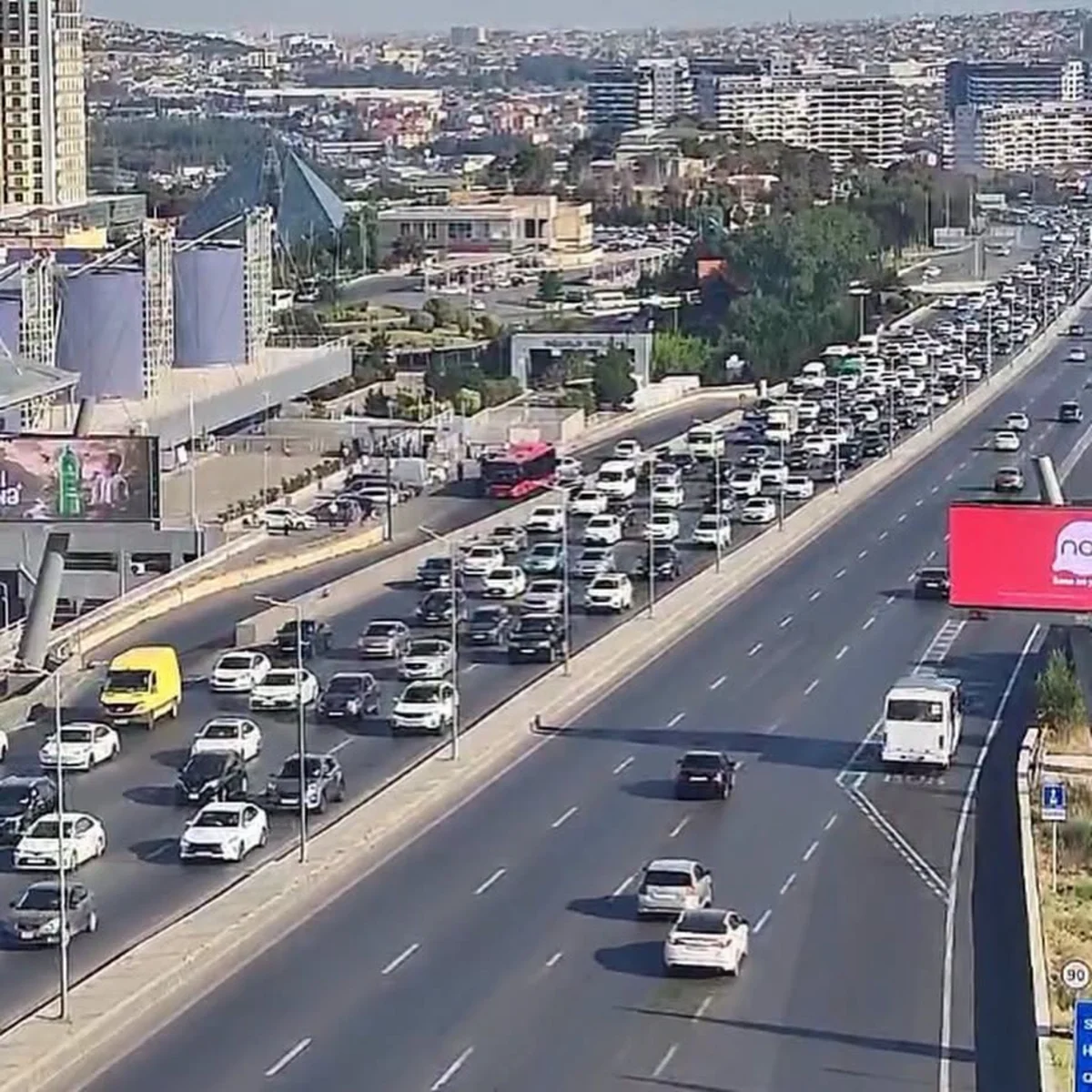 "20 Yanvar" istiqamətində tıxac var