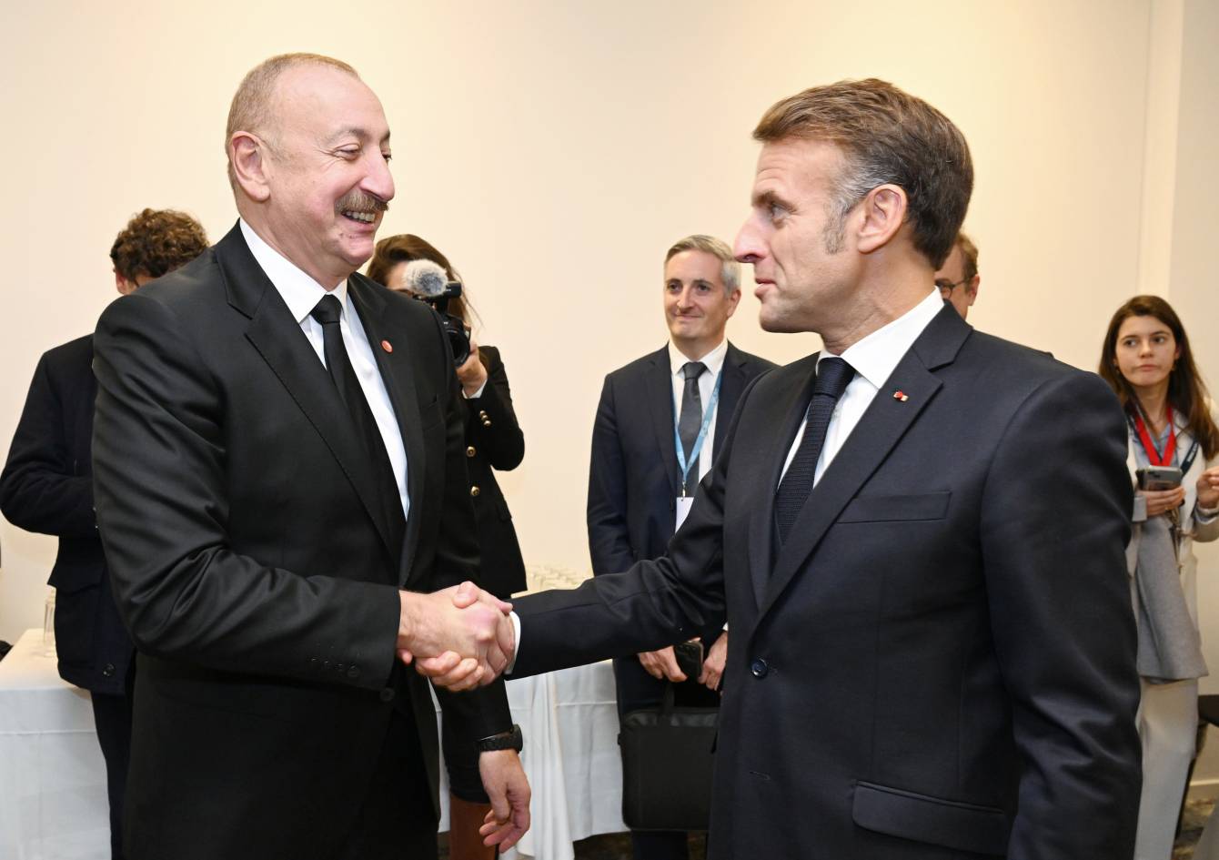 İlham Əliyev Makrona: "Münasibətlərimizdə yeni dövr başlayıb"