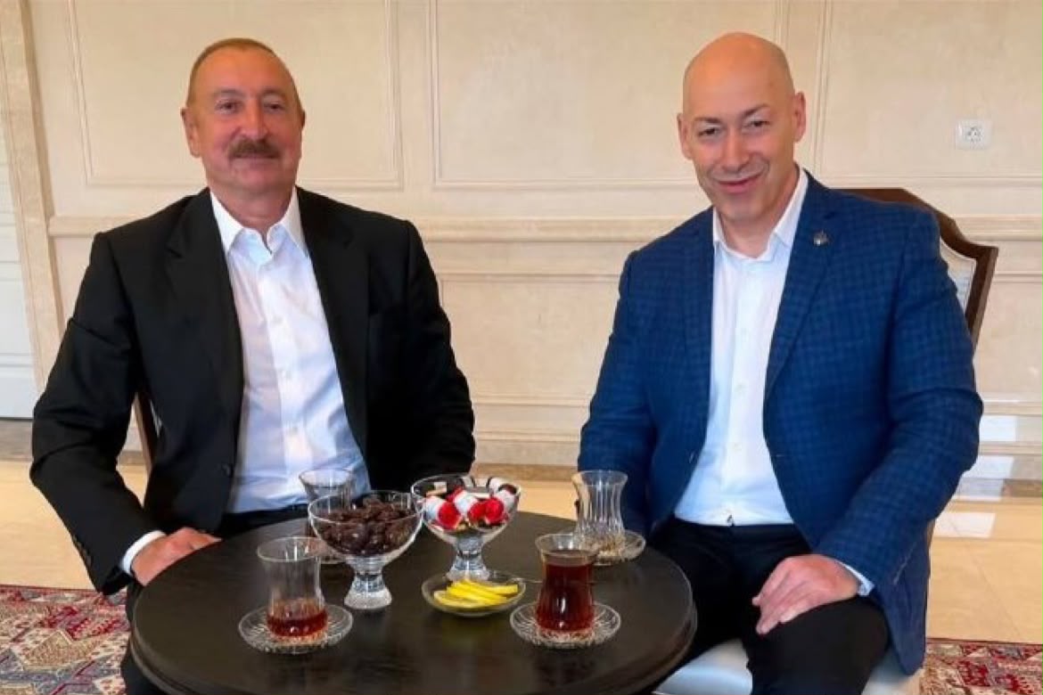 Məşhur jurnalist Prezidentlə çay süfrəsində - FOTO