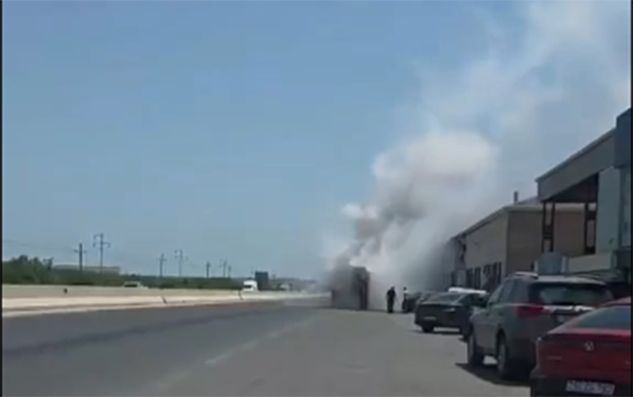 Bakıda&nbsp;avtobus yandı