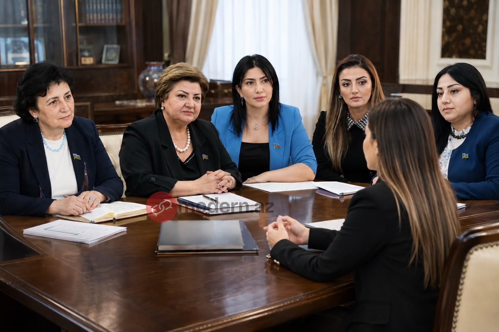 Xanım deputatlardan qızlarımıza ÇAĞIRIŞ: Ailə və təhsil birlikdə mümkündür