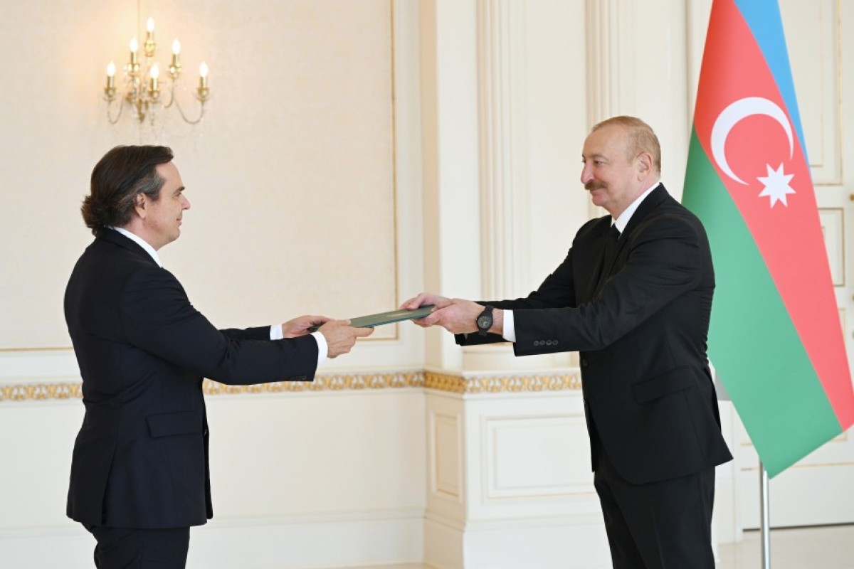 Prezident yeni səfirlərin etimadnaməsini qəbul edib