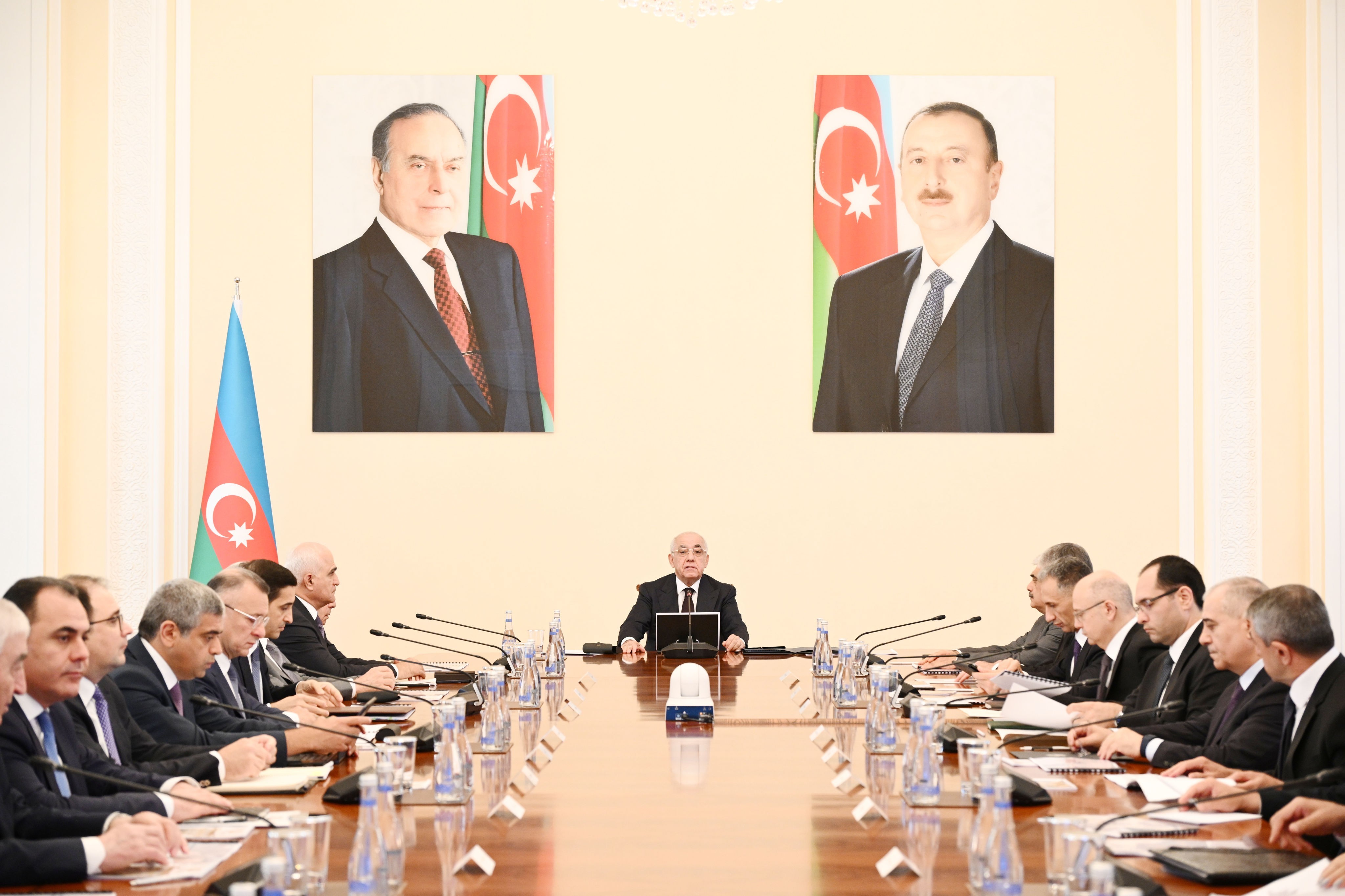 Baş nazir hökumət üzvlərini topladı- tapşırıqlar verdi