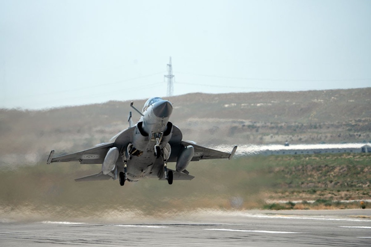 Pilotlarımız döyüş manevrləri üzrə tapşırıqları yerinə yetiriblər - FOTOLAR