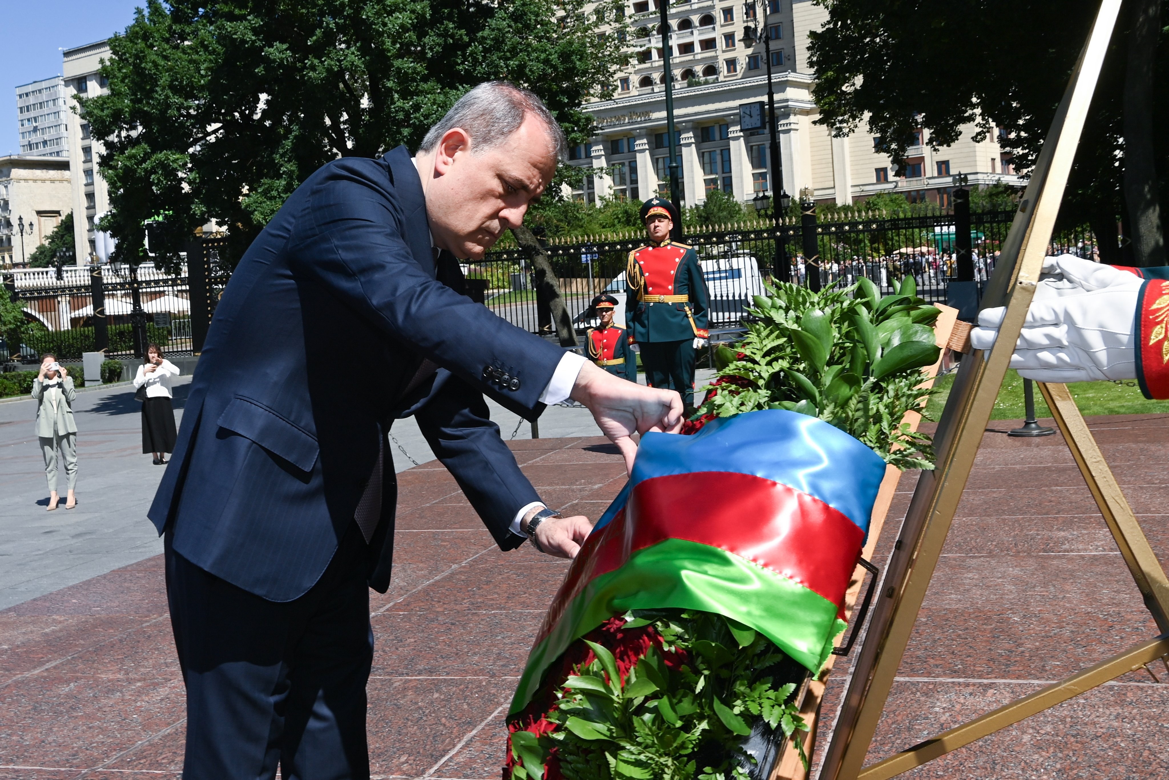 Ceyhun Bayramov Moskvada "Naməlum əsgər" məzarını ziyarət etdi&nbsp;-&nbsp;FOTO
