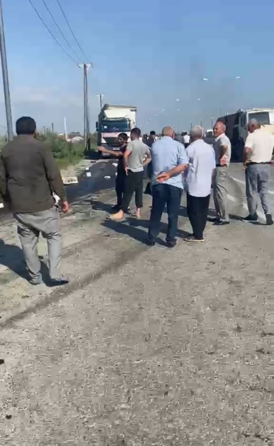 Türkiyə vətəndaşının idarə etdiyi TIR Kürdəmirdə aşdı