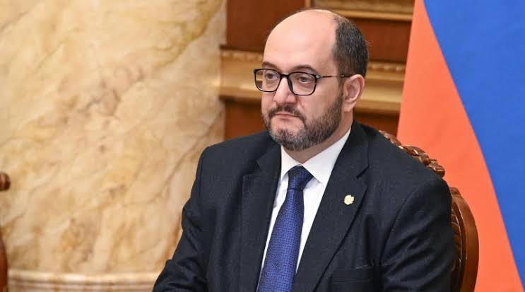Müdirindən Baş nazirə şikayət etdi
