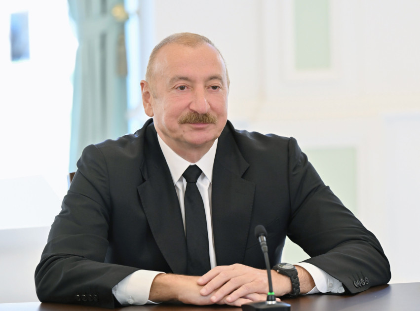 Prezident Almaniya Kansleri ilə geniş tərkibdə görüşdü