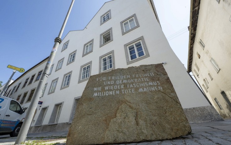 Hitlerin doğulduğu ev polis bölməsi oldu
