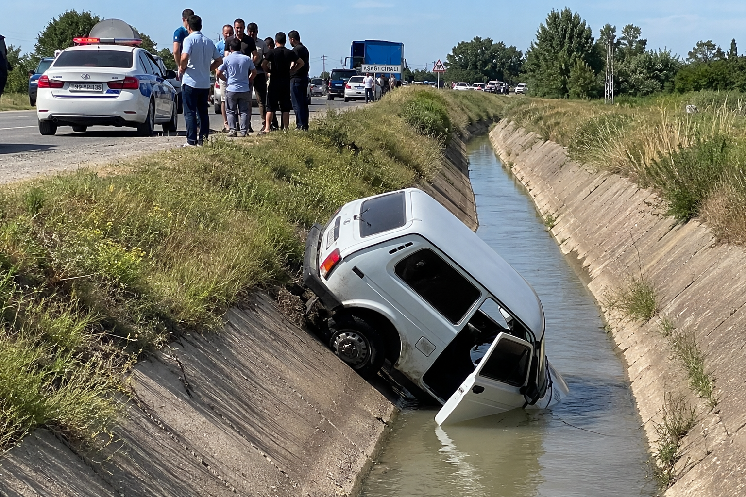 Ürək tutması keçirən sürücünün maşını kollektora aşdı