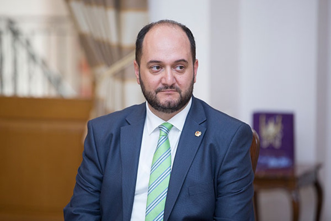 Paşinyanın Aparat rəhbəri vəzifədən uzaqlaşdırıldı