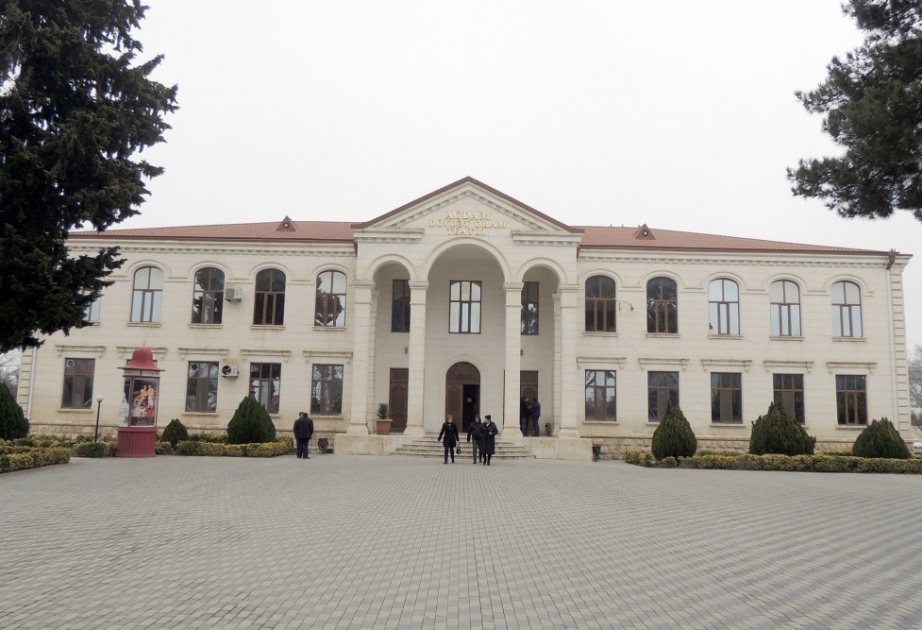 Teatrın direktoru işdən çıxdı - FOTO