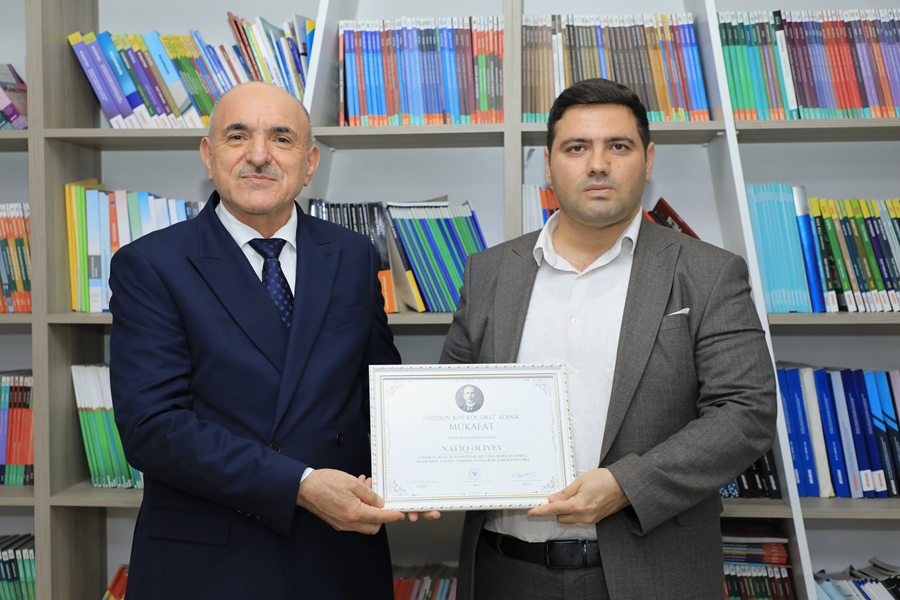 AzEdu.az DİM rəsmisini "Firidun bəy Köçərli" mükafatı ilə təltif etdi